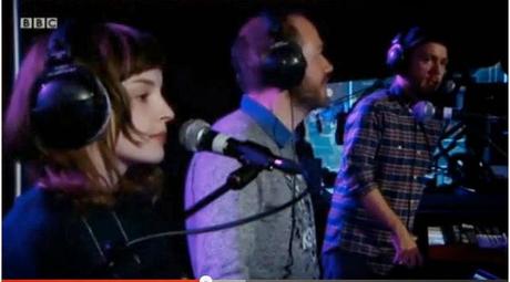 Chvrches siguen con las versiones, esta vez es el turno de la canción de Lorde 'Team'