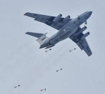 la-proxima-guerra-rusia-lanza-ejercicios-militares-con-paracaidistas-al-este-de-ucrania