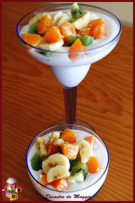 CREMA DE YOGUR Y QUESO CON FRUTAS