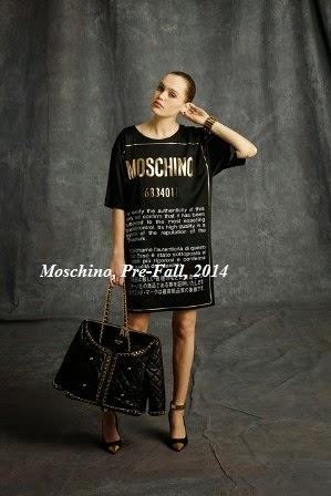 Rita Ora y un bolso de Moschino que parece una chaqueta de Chanel