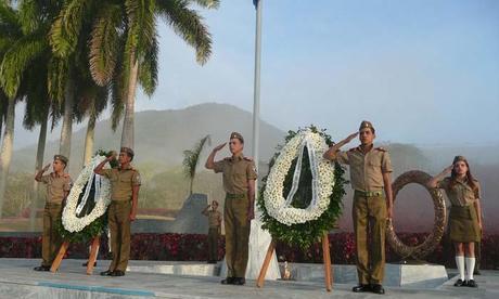 *Homenaje de Fidel y Raúl a los héroes y mártires del II Frente