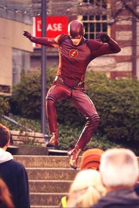 Primer Vistazo De Grant Gustin Con El Traje De Flash