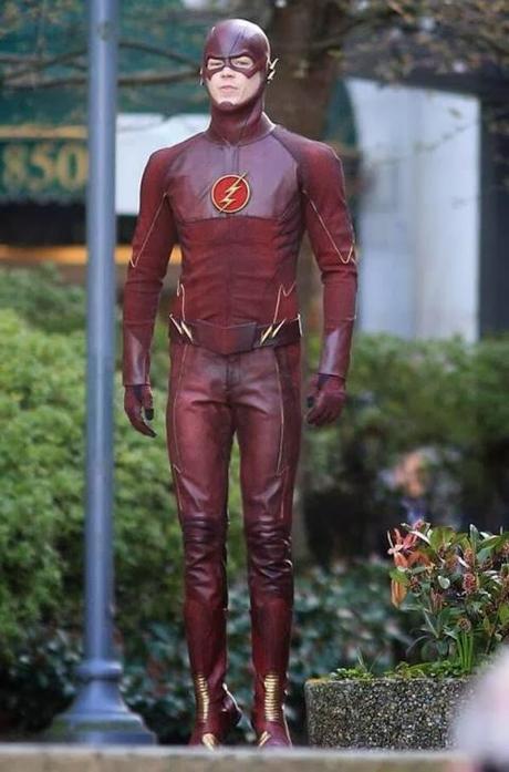 Primer Vistazo De Grant Gustin Con El Traje De Flash