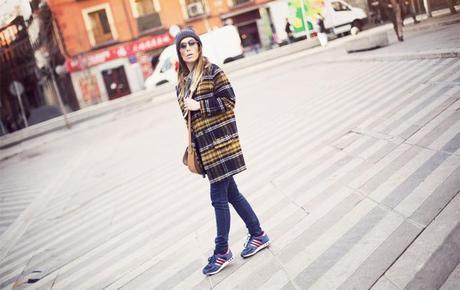 street style barbara crespo navy yellow coat sheinside adidas sneakers fashion blogger outfit blog de moda