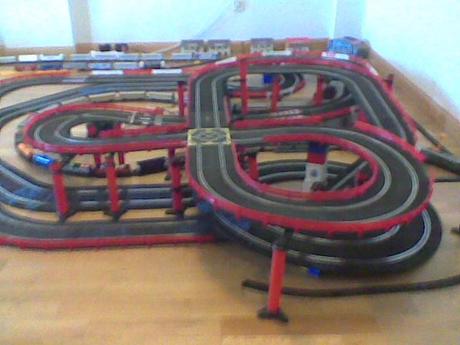 Montaje nº 13. Circuito mixto scalextric y ferrocarril.