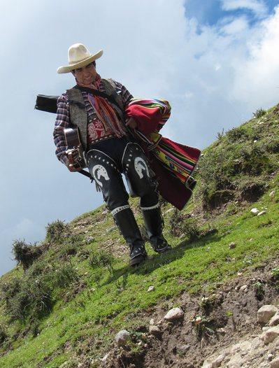 Chumbivilcas presente en exposición fotográfica ART Lima 2014 Qorilazo Chumbivilcas