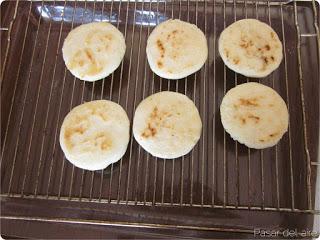 Arepas con pollo, aguacate y mayonesa