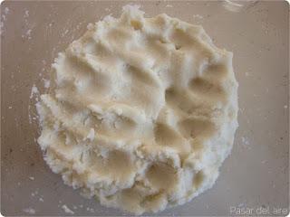 Arepas con pollo, aguacate y mayonesa