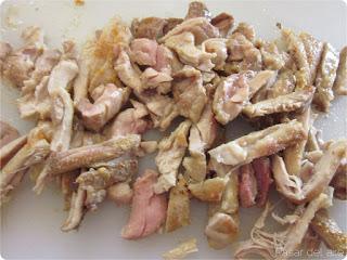 Arepas con pollo, aguacate y mayonesa