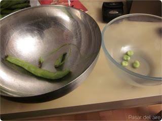 ‘Pilotes d’alquería’ con habas en salsa de morcillas