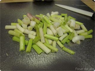 ‘Pilotes d’alquería’ con habas en salsa de morcillas