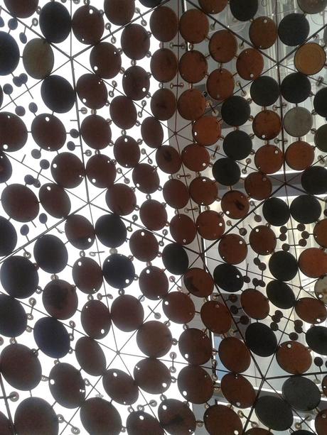 En trece interjecciones de mujer...