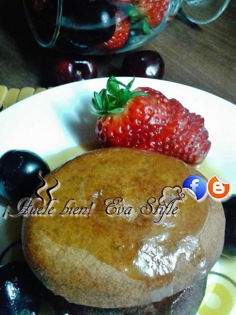 Buñuelos de plátano con salsa de caramelo