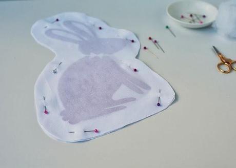 DIY........COJÍN DE CONEJITO DE PASCUA En TRES COLORES