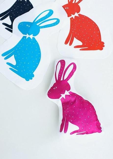 DIY........COJÍN DE CONEJITO DE PASCUA En TRES COLORES