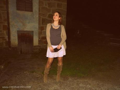 Look embarazada con camiseta de anclas y falda de volantes (2)