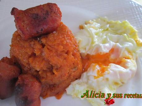 CALABAZA AL AJILLO CON LONGANIZA Y HUEVO ROTO (CALABAZA ANGELITAS)