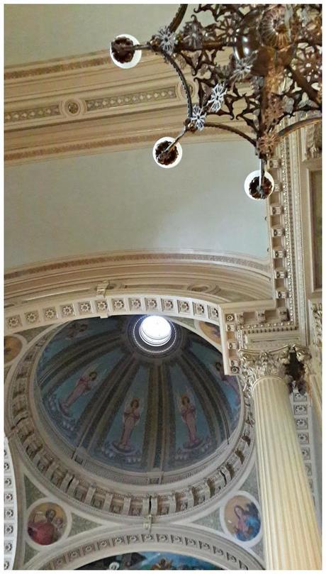 El templo de Jesús Sacramentado y la leyenda urbana de la gorra viajera que lo habita.