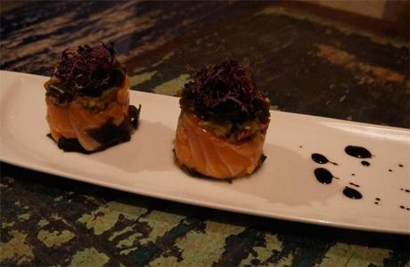Sushi de salmón y aguacate