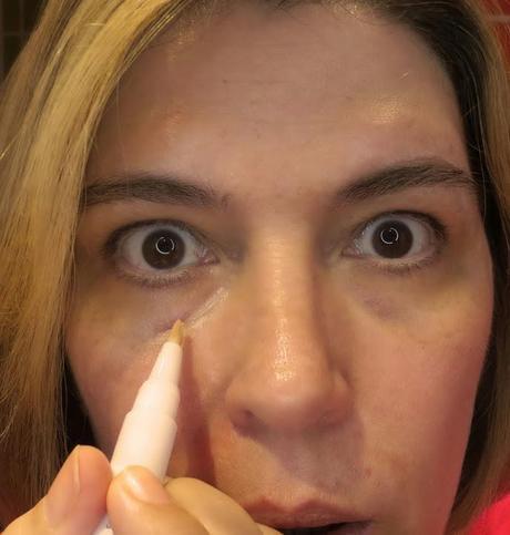 Utilizando By the Face Analizando iluminadores correctores: By the Face vs Estée Lauder