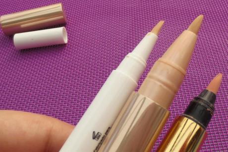 Las tres brochas de los productos Analizando iluminadores correctores: By the Face vs Estée Lauder