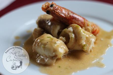 FILETES DE GALLO CON LECHE DE COCO Y GAMBAS