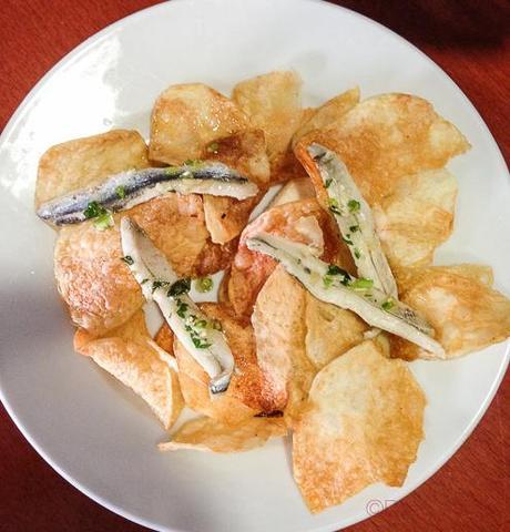 ¿¿¿¿Cómo???? ¿Qué aún no habéis ido al Quintotapa de L’Hospitalet? Patatas chips caseras, boquerones sal fina y gorda, aceite y vinagre