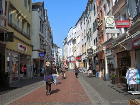 Calle comercial, Bonn, Alemania, round the world, La vuelta al mundo de Asun y Ricardo, mundoporlibre.com