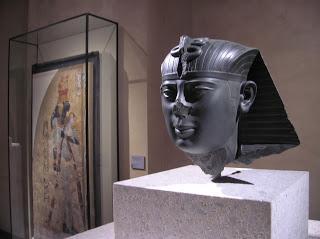 Sección egipcia del Neues Museum, Museo Nuevo, Berlín, Alemania, round the world, La vuelta al mundo de Asun y Ricardo, mundoporlibre.com