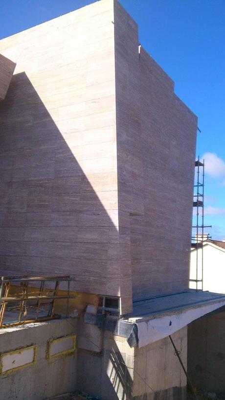 IMÁGENES DE OBRA DE LA VIVIENDA UNIFAMILIAR DISEÑADA POR A-CERO EN OVIEDO