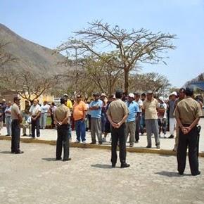 En Lunahuana: JAVIER ALVARADO CUMPLE CON PACARÁN… Le dice un sector de vecinos que reclama la ejecución de la obra de agua potable