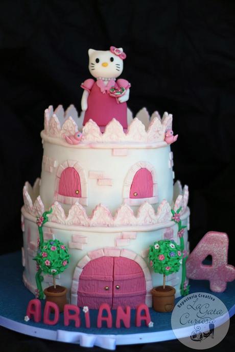 TARTA CASTILLO HELLO KITTY PARA ADRIANA