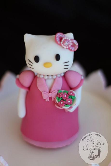 TARTA CASTILLO HELLO KITTY PARA ADRIANA