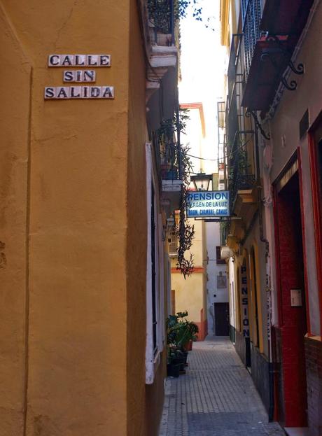 La Virgen de las Angustias en cerámica de Fajalauza.