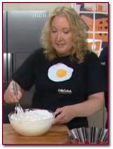 PabloD Gourmet - Mabel Méndez preparando uno de sus postres