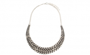 Pon color a tu look con un bonito collar