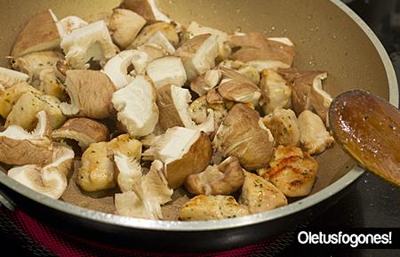 Pasta con pollo y setas shitake