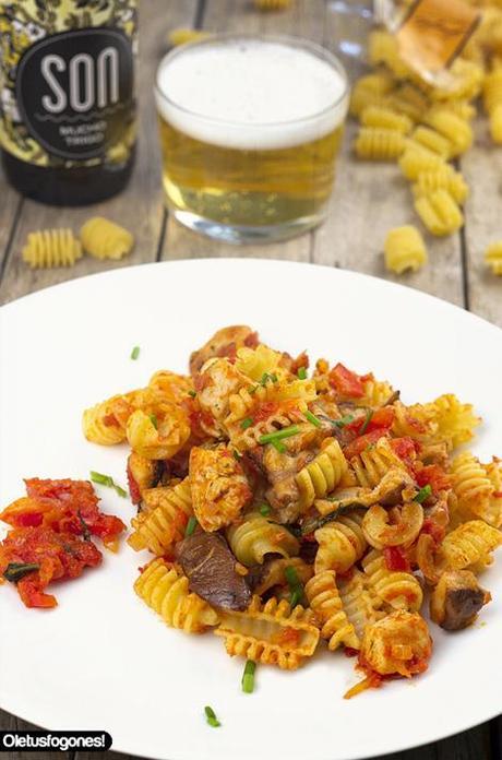 Pasta con pollo y setas Haz click para ampliar la fotografĂa!!
