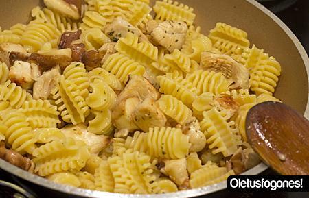 Pasta con pollo y setas Pasta con pollo y setas shitake