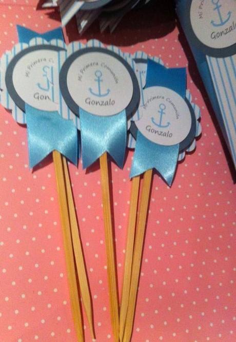 Detalles de comunion: invitaciones, etiquetas, toppers y conos
