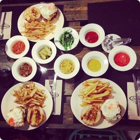 NOCHE DE HAMBURGUESAS