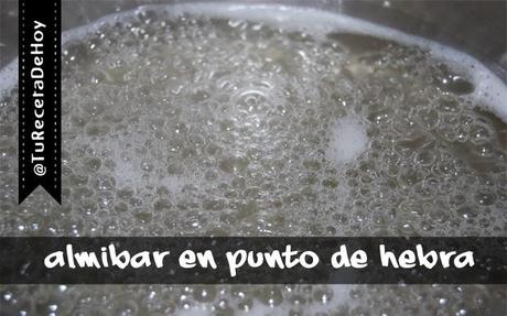 Almibar en punto de hebra para hacer huevo hilado casero