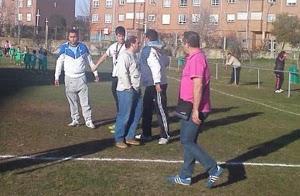 Nueva agresión salvaje de padres en el fútbol base de León: (Partido de prebenjamines, árbitro de 16 años en Urgencias)
