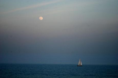Luna llena de marzo (Playa, Barcelona, 15 de marzo 2014) LUNA LLENA… DE MARZO