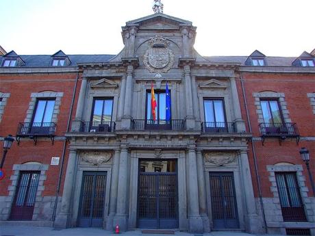 SOBRE EL MINISTERIO DE SILENCIOS EXTERIORES…