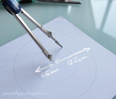 Una lupa de papel para mi pequeña detective