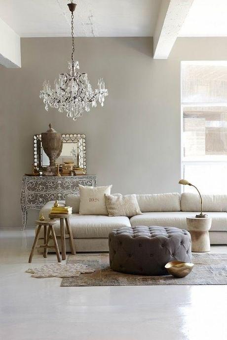 LoveLove that ottoman, stools and that chandelier, GASP! <3