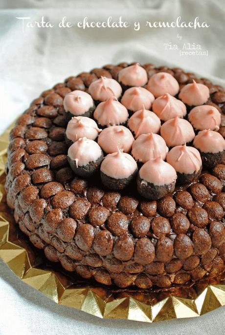 Tarta de chocolate y remolacha [una original forma de decorar]