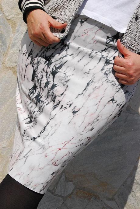 Camiseta básica (Basic T-shirt) camiseta basica falda tubo