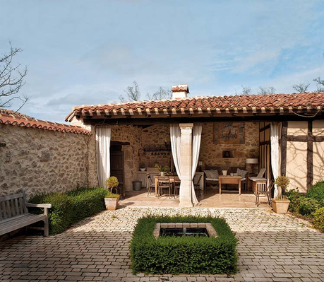 Algunos de los trabajos del diseñador Mikel Larrinaga   /    Some of the work of designer Mikel Larrinaga